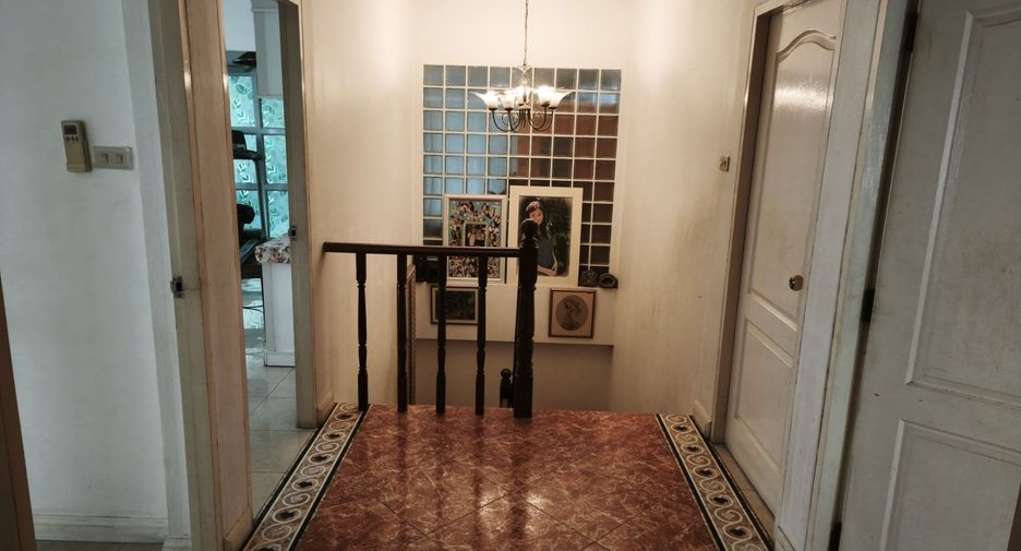 For sale 6 bedrooms house in Wang Thonglang, Bangkok
