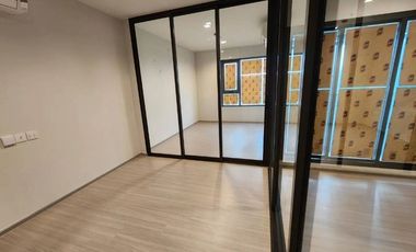 For rent 2 bedrooms condo in Thon Buri, Bangkok