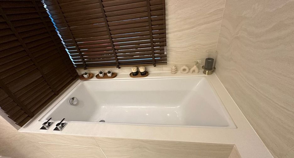 For sale 1 Beds condo in Khlong Toei, Bangkok