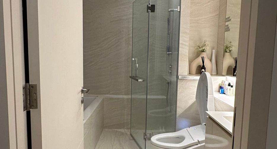 For sale 1 Beds condo in Khlong Toei, Bangkok
