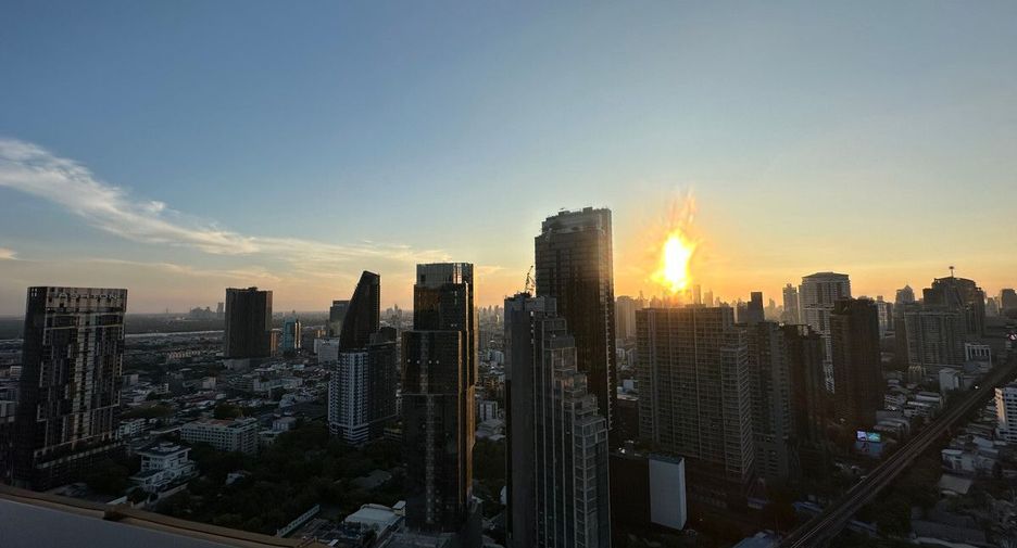 For sale 1 Beds condo in Khlong Toei, Bangkok