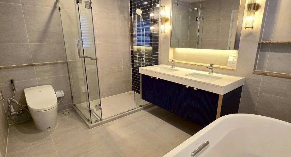 Haus zur Miete mit 5 Zimmer in Bang Phli, Samut Prakan