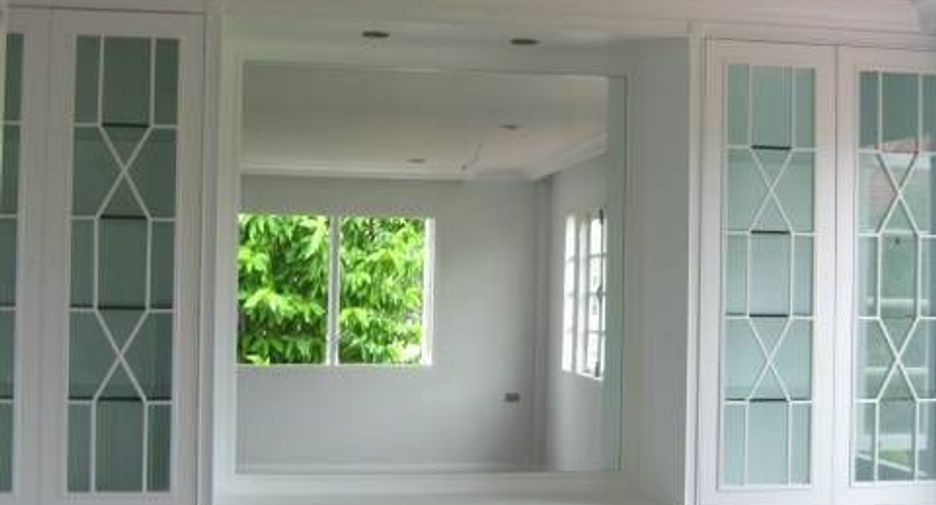 For rent 4 bedrooms house in Mueang Samut Prakan, Samut Prakan