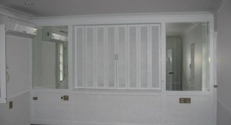 For rent 4 bedrooms house in Mueang Samut Prakan, Samut Prakan