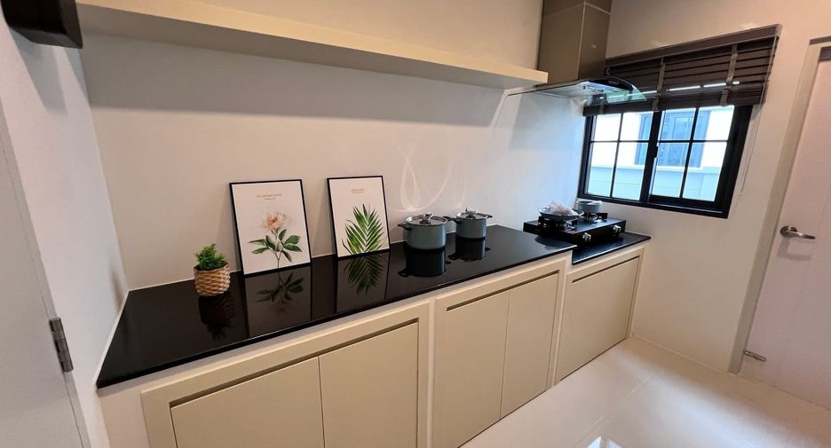 For rent 4 bedrooms house in Bang Phli, Samut Prakan