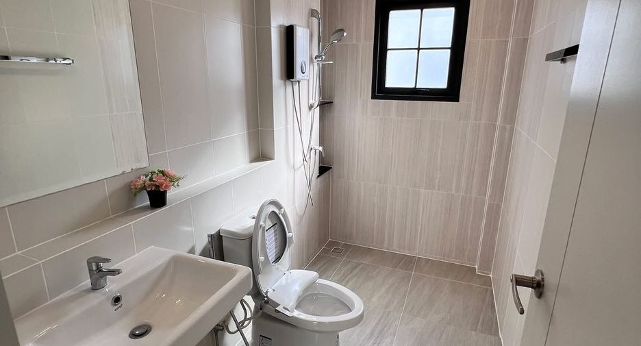 For rent 4 bedrooms house in Bang Phli, Samut Prakan