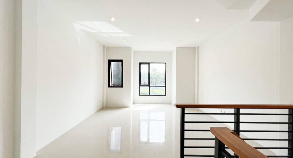 For sale 3 bedrooms retail Space in Mueang Phuket, Phuket