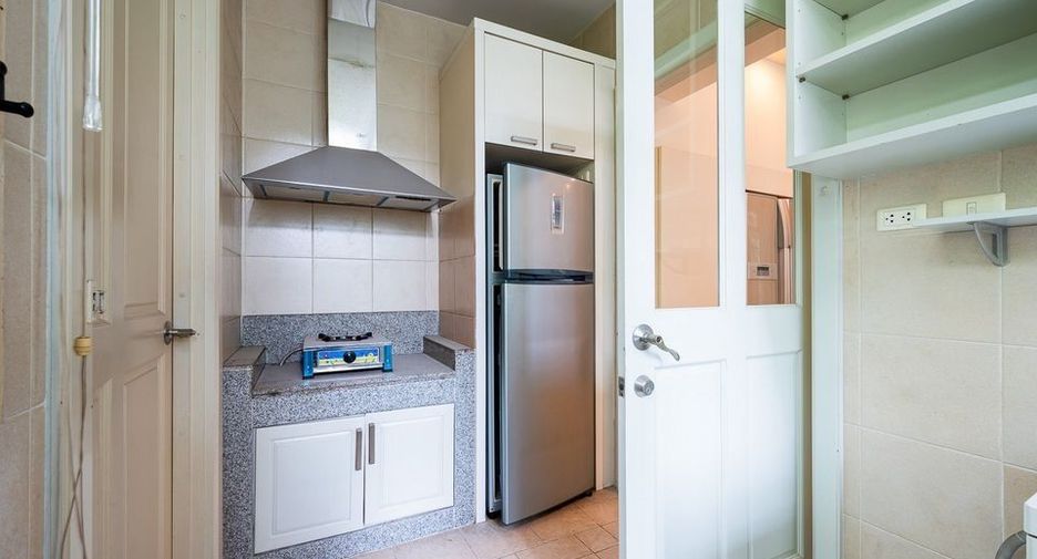 Haus zur Miete mit 4 Zimmer in Watthana, Bangkok