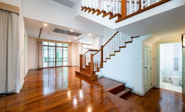 Casa en alquiler de 4 habitaciones en Watthana, Bangkok