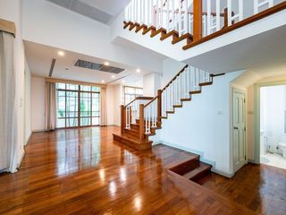 Casa en alquiler de 4 habitaciones en Watthana, Bangkok