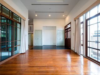 Casa en alquiler de 4 habitaciones en Watthana, Bangkok