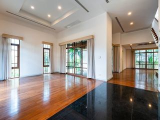 Casa en alquiler de 4 habitaciones en Watthana, Bangkok