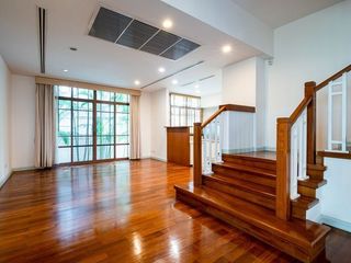 Casa en alquiler de 4 habitaciones en Watthana, Bangkok