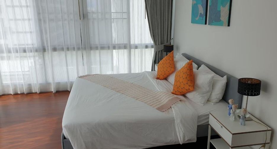 For rent 4 bedrooms condo in Sathon, Bangkok