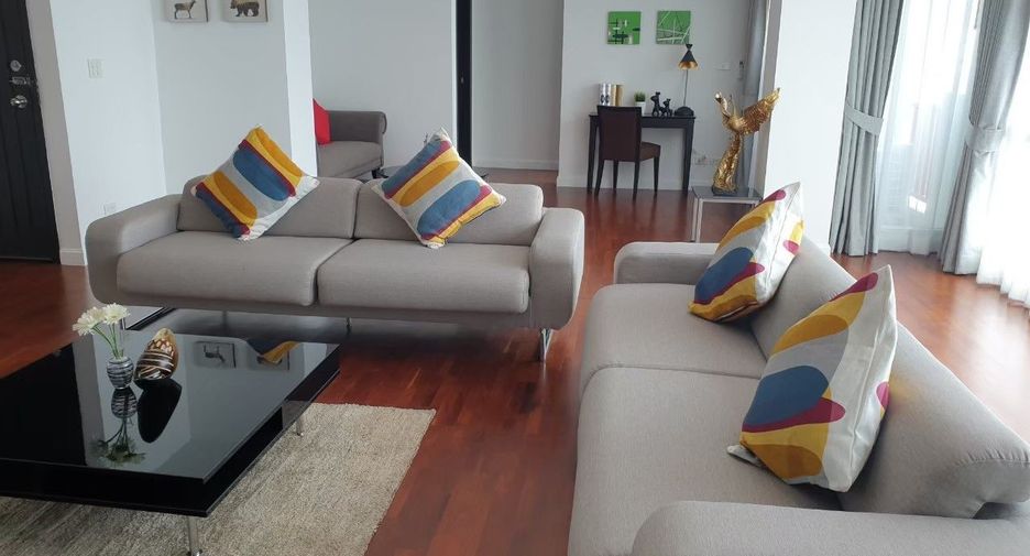 For rent 4 bedrooms condo in Sathon, Bangkok
