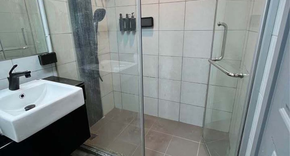 For rent 2 bedrooms condo in Thon Buri, Bangkok