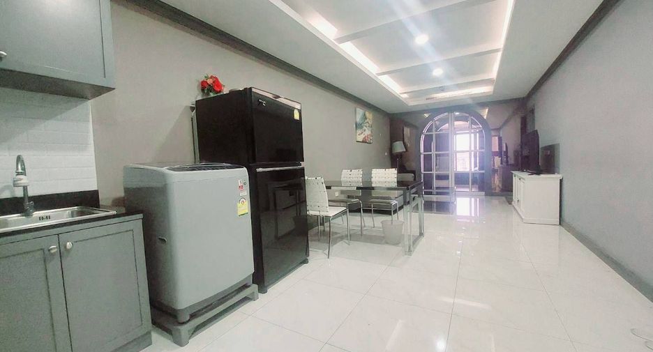Wohnung zur Miete mit 1 Zimmer in Bang Rak, Bangkok