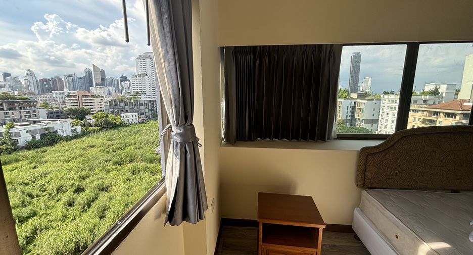 For rent 3 bedrooms condo in Watthana, Bangkok