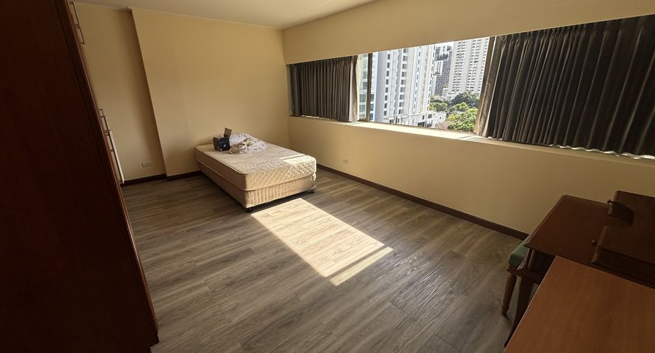 For rent 3 bedrooms condo in Watthana, Bangkok