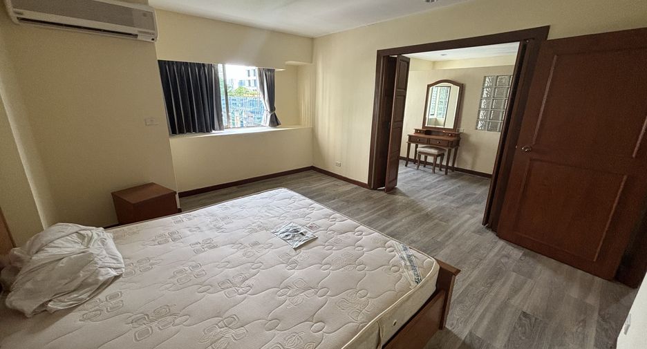 For rent 3 bedrooms condo in Watthana, Bangkok