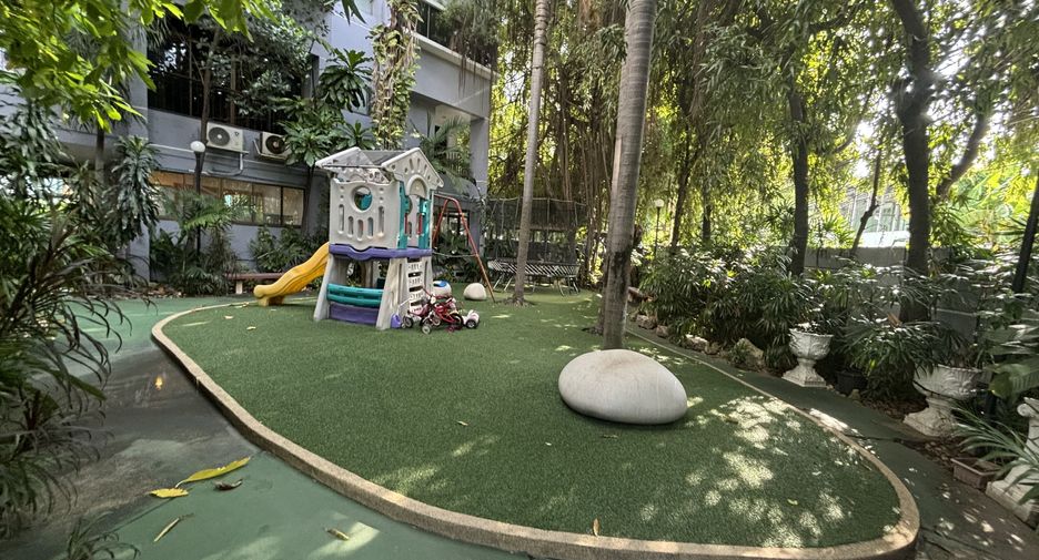 For rent 3 bedrooms condo in Watthana, Bangkok