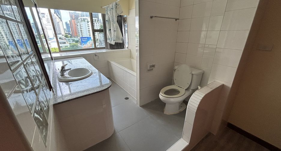 For rent 3 bedrooms condo in Watthana, Bangkok