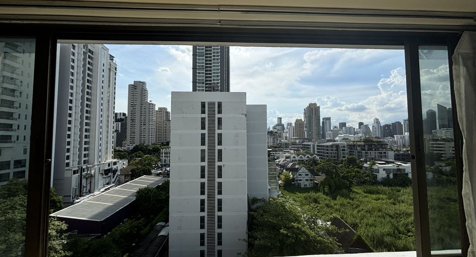 For rent 3 bedrooms condo in Watthana, Bangkok