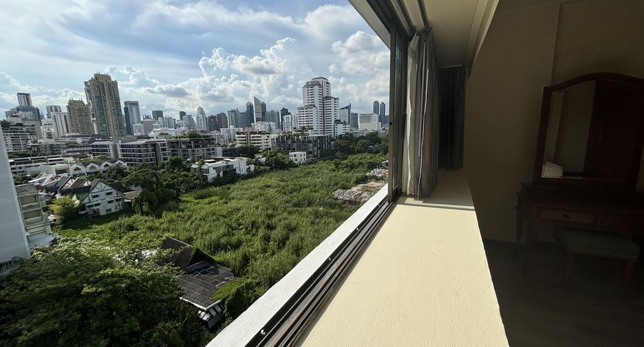 For rent 3 bedrooms condo in Watthana, Bangkok