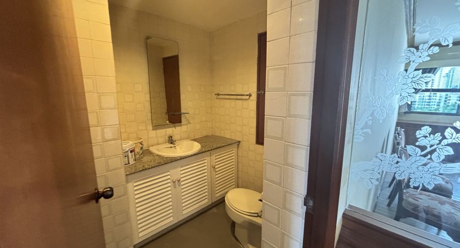 For rent 3 bedrooms condo in Watthana, Bangkok