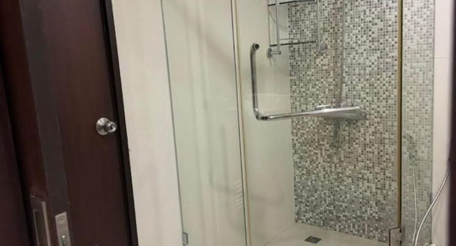 For rent 2 bedrooms condo in Pathum Wan, Bangkok
