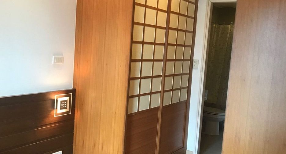 For rent studio condo in Khlong Toei, Bangkok