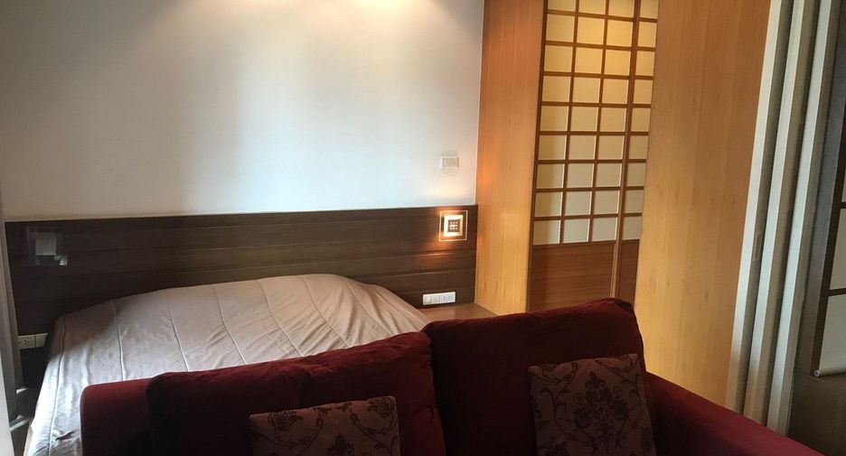 For rent studio condo in Khlong Toei, Bangkok