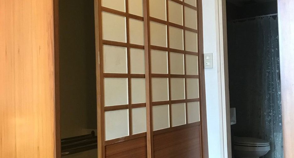 For rent studio condo in Khlong Toei, Bangkok