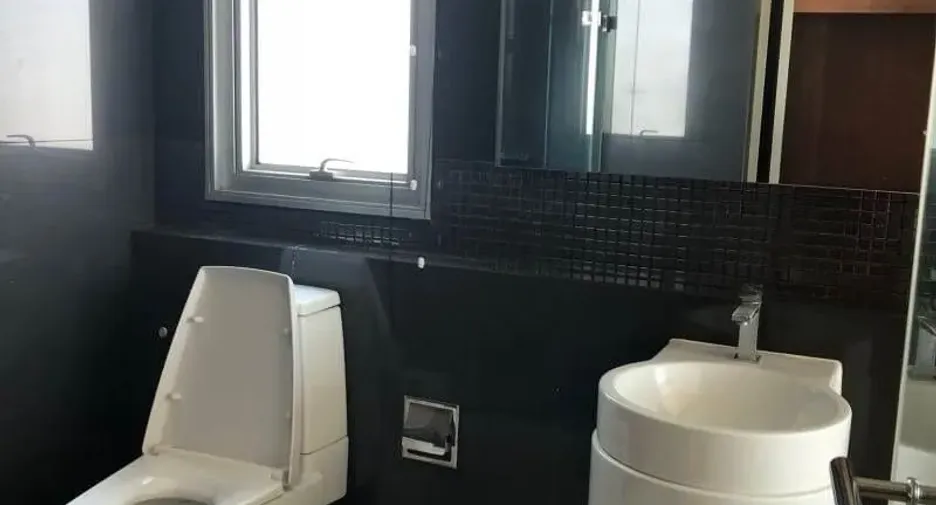 For sale 2 ベッドルーム condo in Phra Khanong, Bangkok
