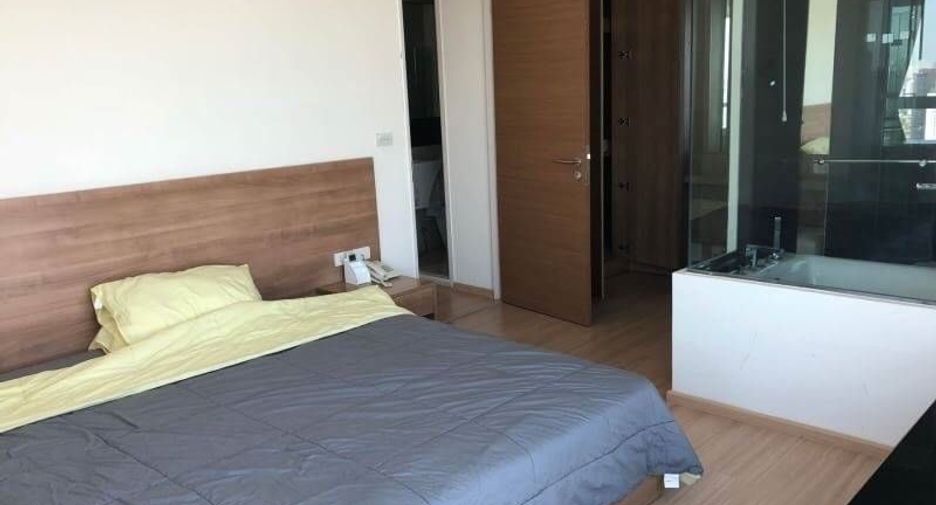 For sale 2 ベッドルーム condo in Phra Khanong, Bangkok