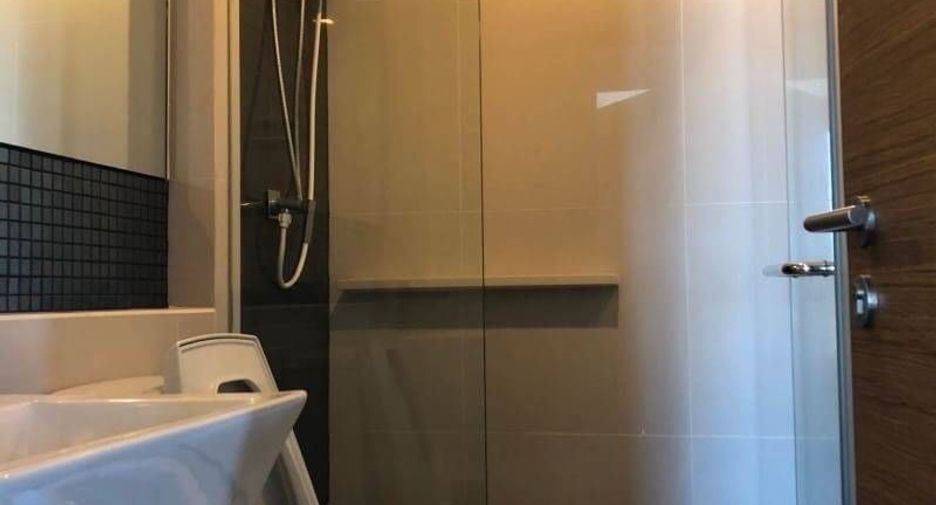 For sale 2 ベッドルーム condo in Phra Khanong, Bangkok