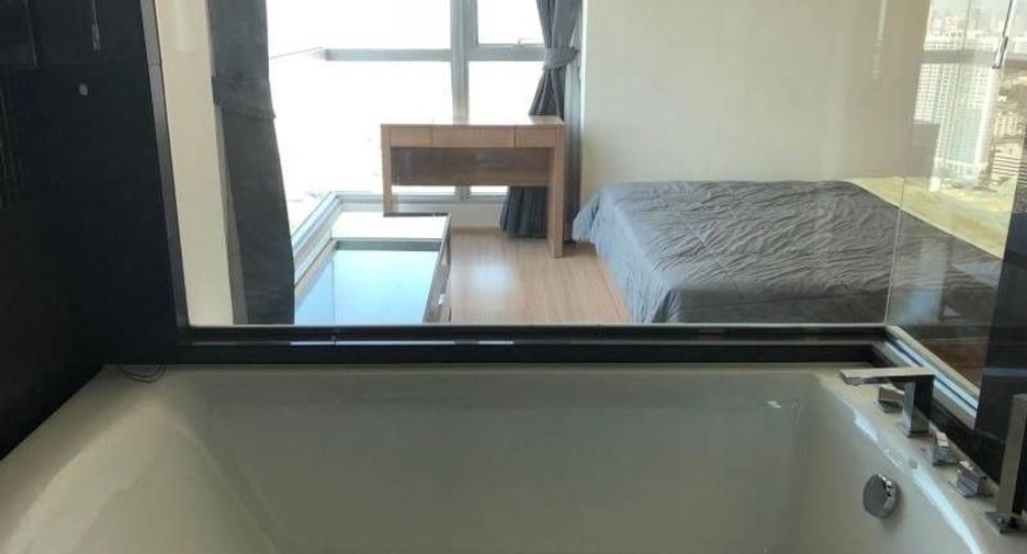 For sale 2 ベッドルーム condo in Phra Khanong, Bangkok