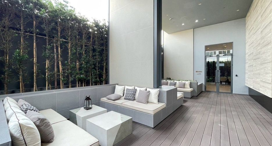For rent 4 bedrooms condo in Khlong Toei, Bangkok