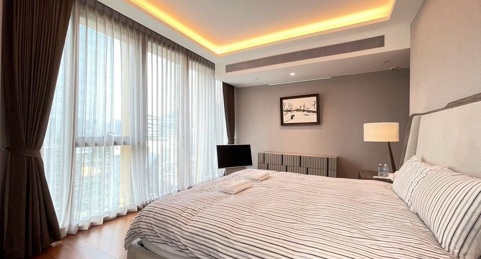 For rent 4 bedrooms condo in Khlong Toei, Bangkok