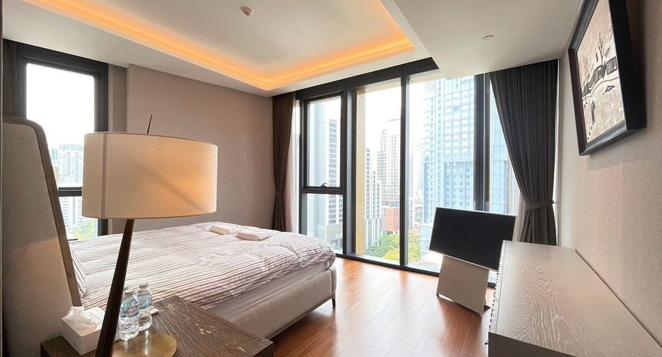 For rent 4 bedrooms condo in Khlong Toei, Bangkok