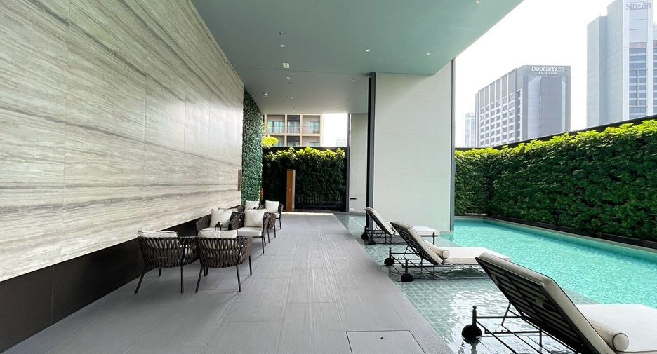 For rent 4 bedrooms condo in Khlong Toei, Bangkok