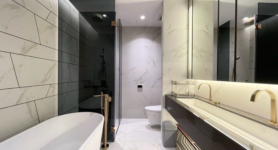 For rent 4 bedrooms condo in Khlong Toei, Bangkok