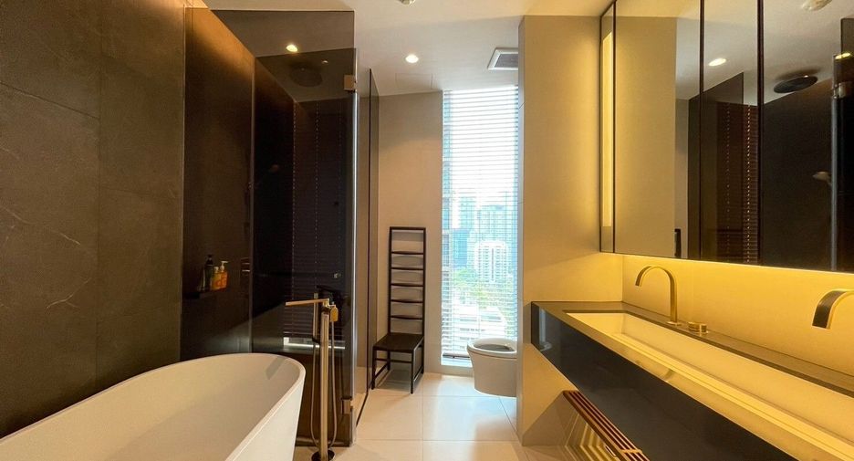 For rent 4 bedrooms condo in Khlong Toei, Bangkok