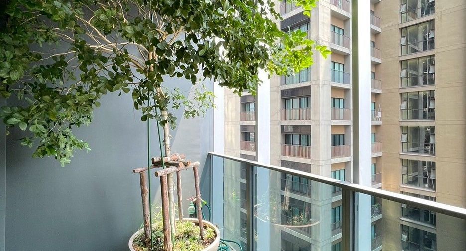 For rent 4 bedrooms condo in Khlong Toei, Bangkok