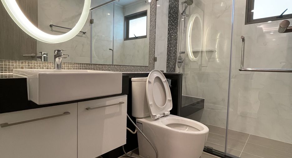 Condo en alquiler de 2 habitaciones en Watthana, Bangkok