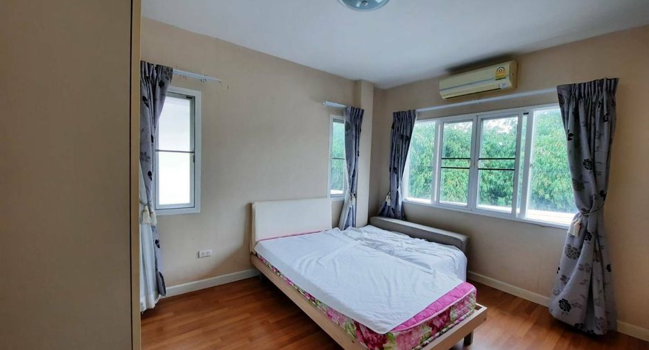 For sale 3 bedrooms house in Khan Na Yao, Bangkok