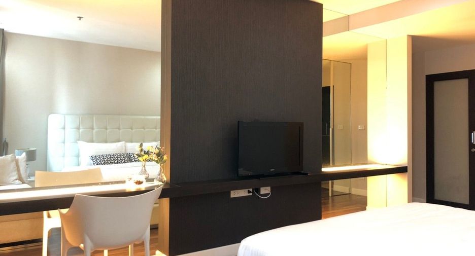For rent 2 bedrooms condo in Pathum Wan, Bangkok