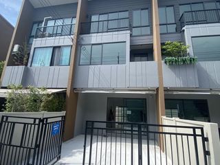 Casa en alquiler de 3 habitaciones en Prawet, Bangkok