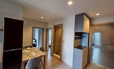 Condo en alquiler de 2 habitaciones en Huai Khwang, Bangkok