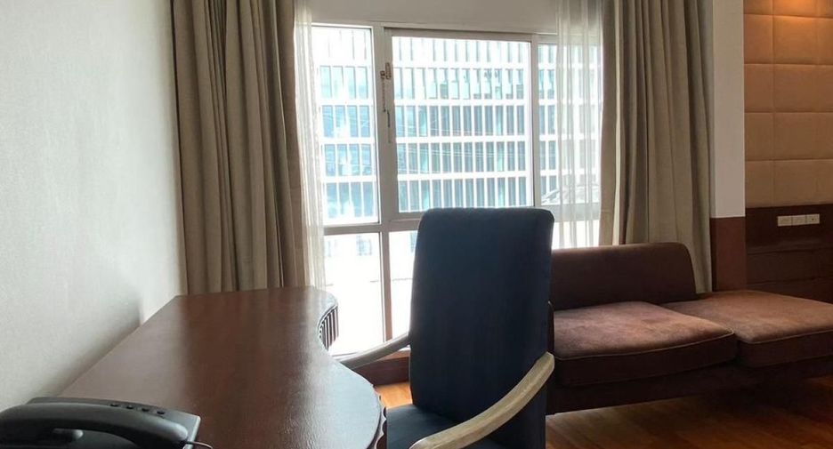 For rent 3 bedrooms condo in Pathum Wan, Bangkok